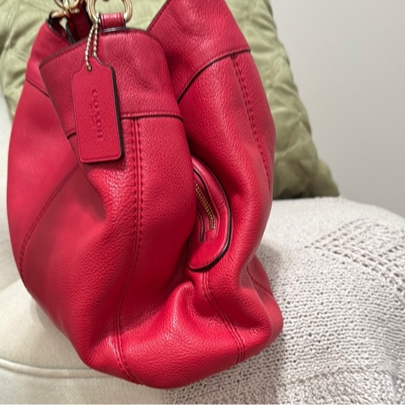 LOW START😛Coach Pebbled Leather Shoulder Bag EUC with Free Coach matching Wallet - Picture 4 of 14